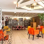 Logis Restaurant La Citadelle מלון 3*