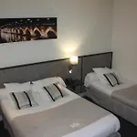 Logis Restaurant La Citadelle מלון 3*