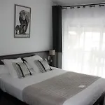 Logis Restaurant La Citadelle מלון 3*