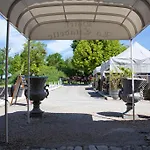 Logis Restaurant La Citadelle מלון