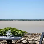 Logis Restaurant La Citadelle מלון 3*