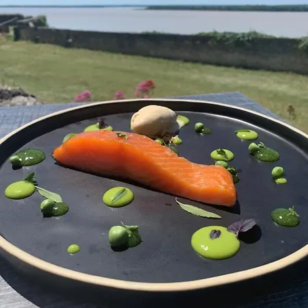 Logis Restaurant La Citadelle ブライ・エ・サン・リュス