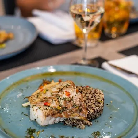 Logis Restaurant La Citadelle Hotel