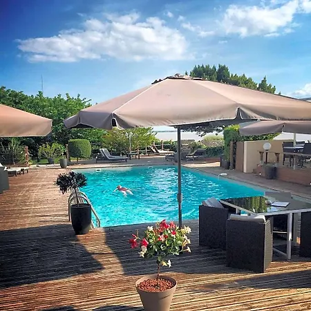 Logis Restaurant La Citadelle Hotell 3*