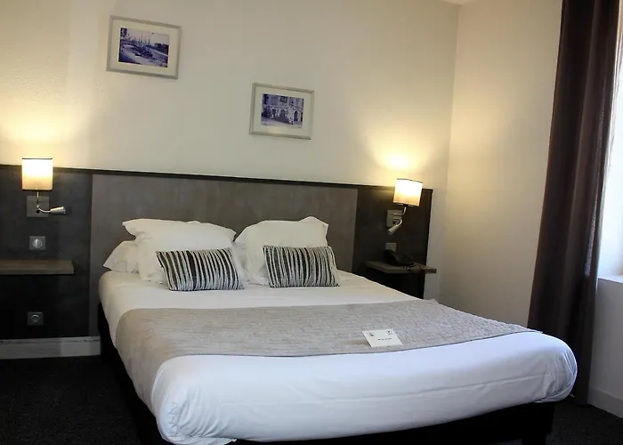 Logis Restaurant La Citadelle Hotel Blaye-et-Sainte-Luce