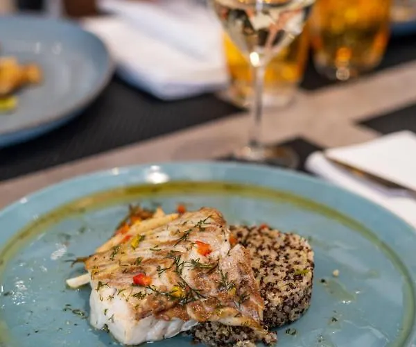 Logis Restaurant La Citadelle Hotel